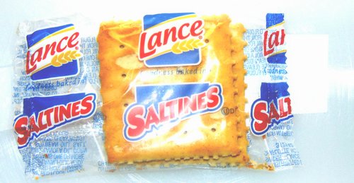 SALTINE500 SALTINE CRACKERS   (500/PKT)