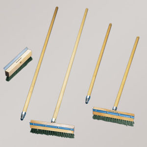 AM-1597 PIZZA OVEN BRUSH W/HANDLE BRASS BRISTLE