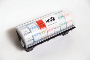 R1KIT DAY LABEL DISPENSER INCLUDES7 ROLLS OF 1" REMOVABLE LABELS